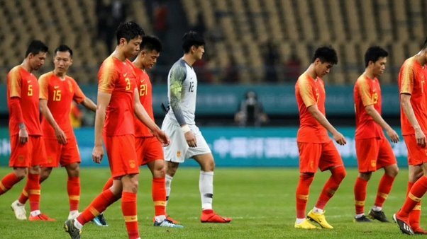 拉姆与孩子们观看德国队比赛直播：开启世界杯之旅