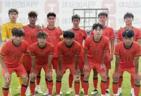 岳瑞杰首发了，本场表现不错；这场比赛韩鹏其实可以借鉴的东西也很多