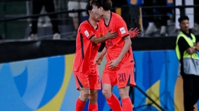 又是他！程晟涵接角球助攻头球破门，U17国足1-0毕包
