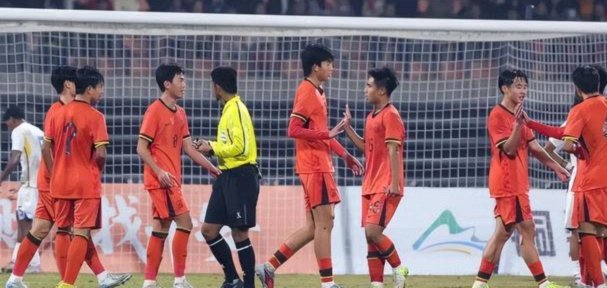 U17国足vs河床U17首发：赵松源领衔，邝兆镭出战