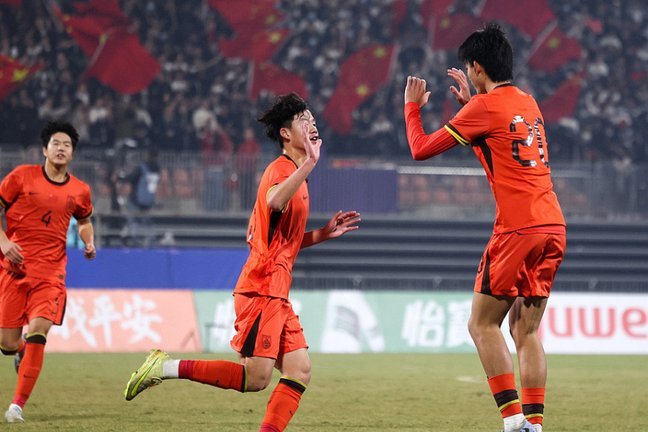 U17国足vs河床U17首发：赵松源领衔，邝兆镭出战