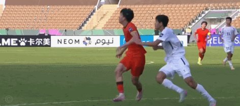 李帅加速突破意外倒地主裁判无犯规